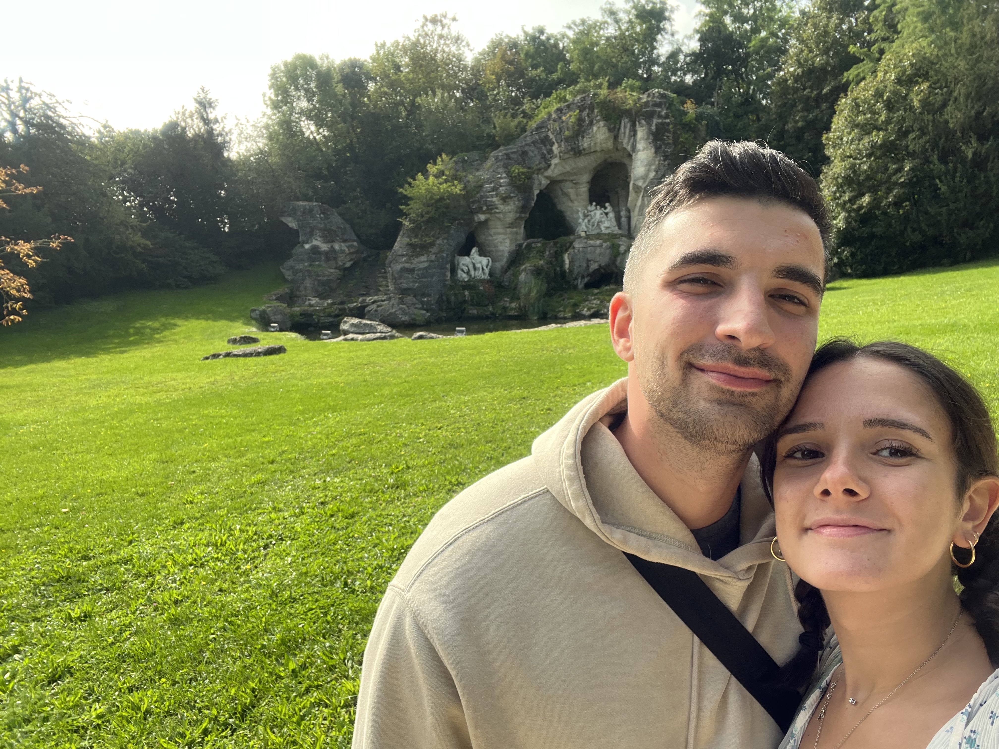 Notre première sortie en couple : découverte du château de Versailles, ses jardins et son parc, un moment magique qui a marqué le début de notre histoire.